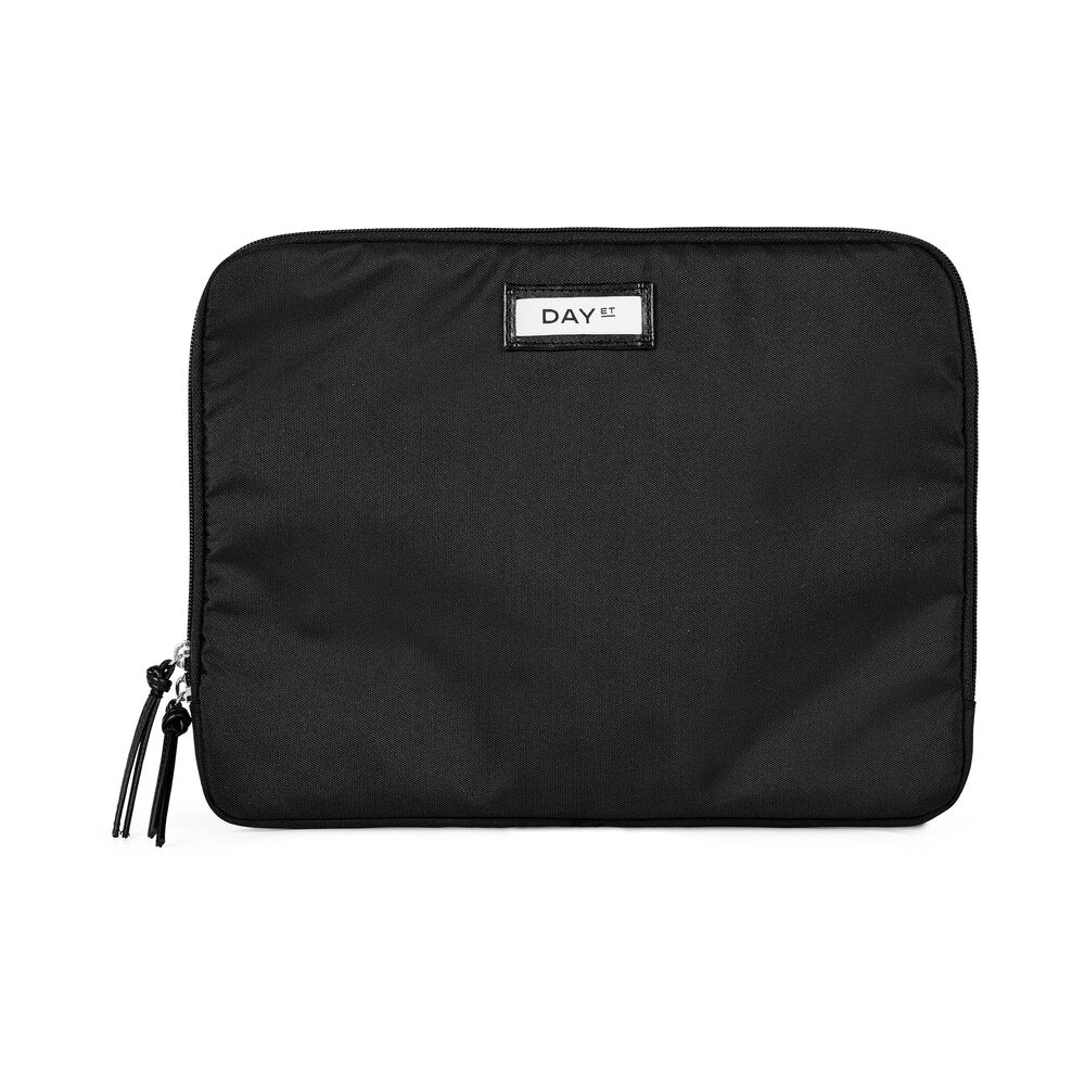 Gweneth RE-S computersleeve 13